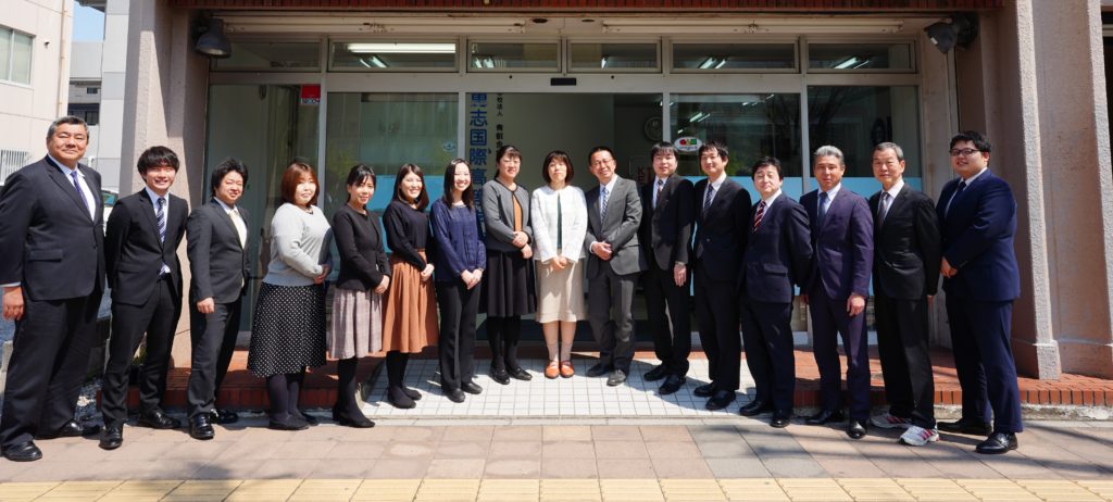 千葉教職員集合写真 通信制高校の勇志国際高等学校 千葉教職員集合写真 通信制高校の勇志国際高等学校